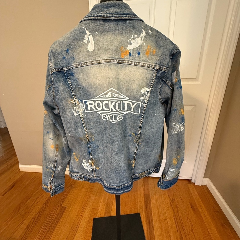 Stylish Distressed Denim Jacket - image 2